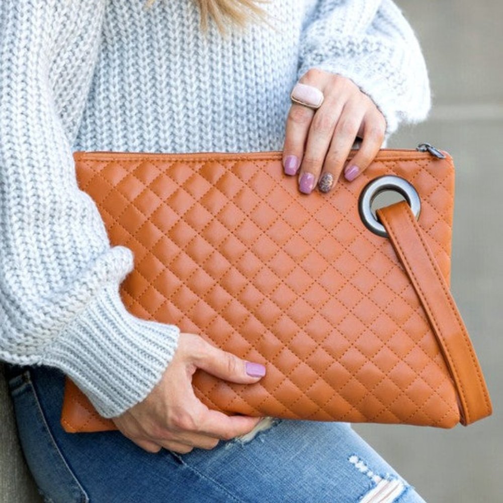 EVERYDAY CLUTCH - QUILTED